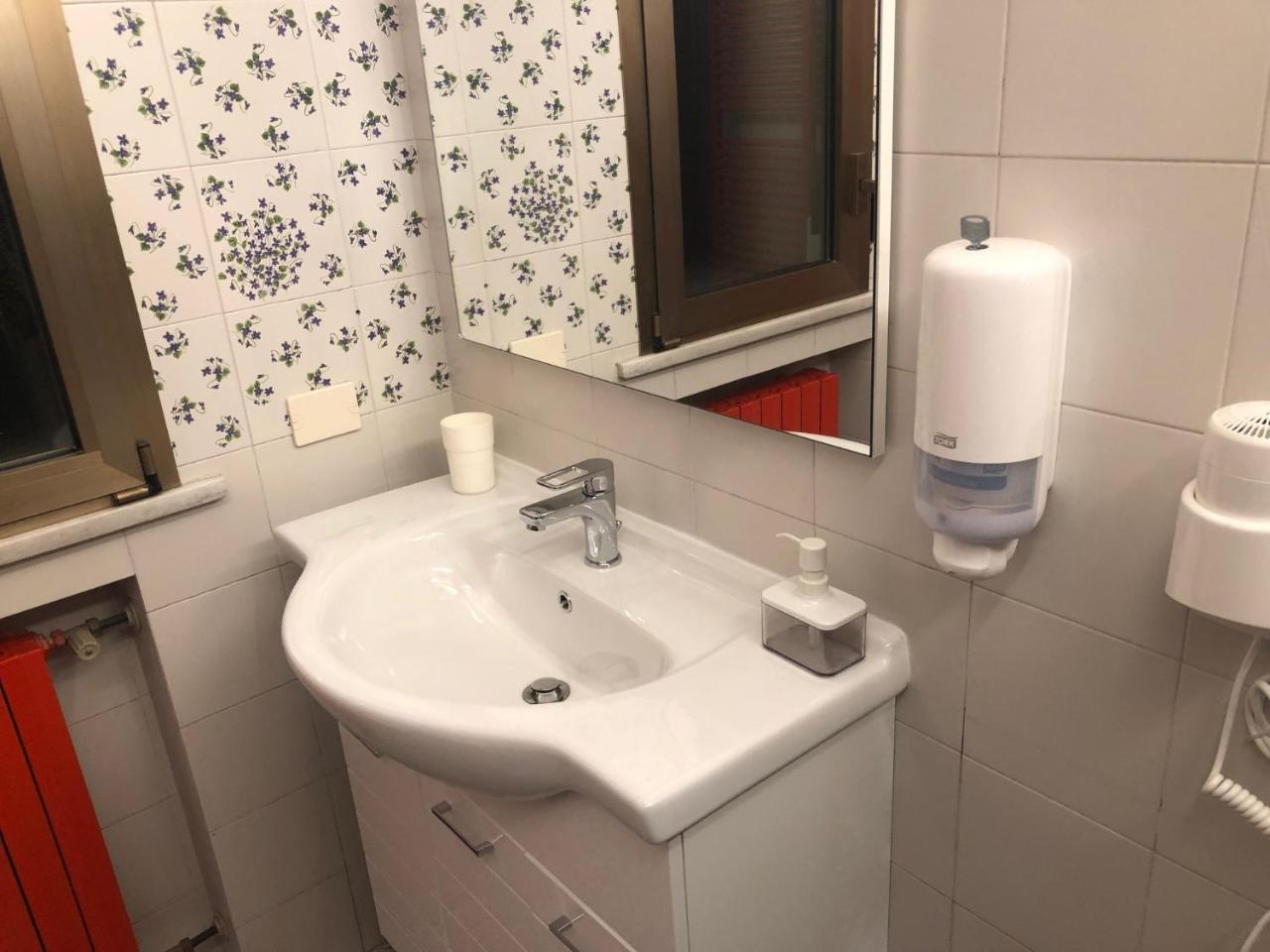 8- Tourist House Bologna - Light House - Self Check-In Apartment Bagian luar foto