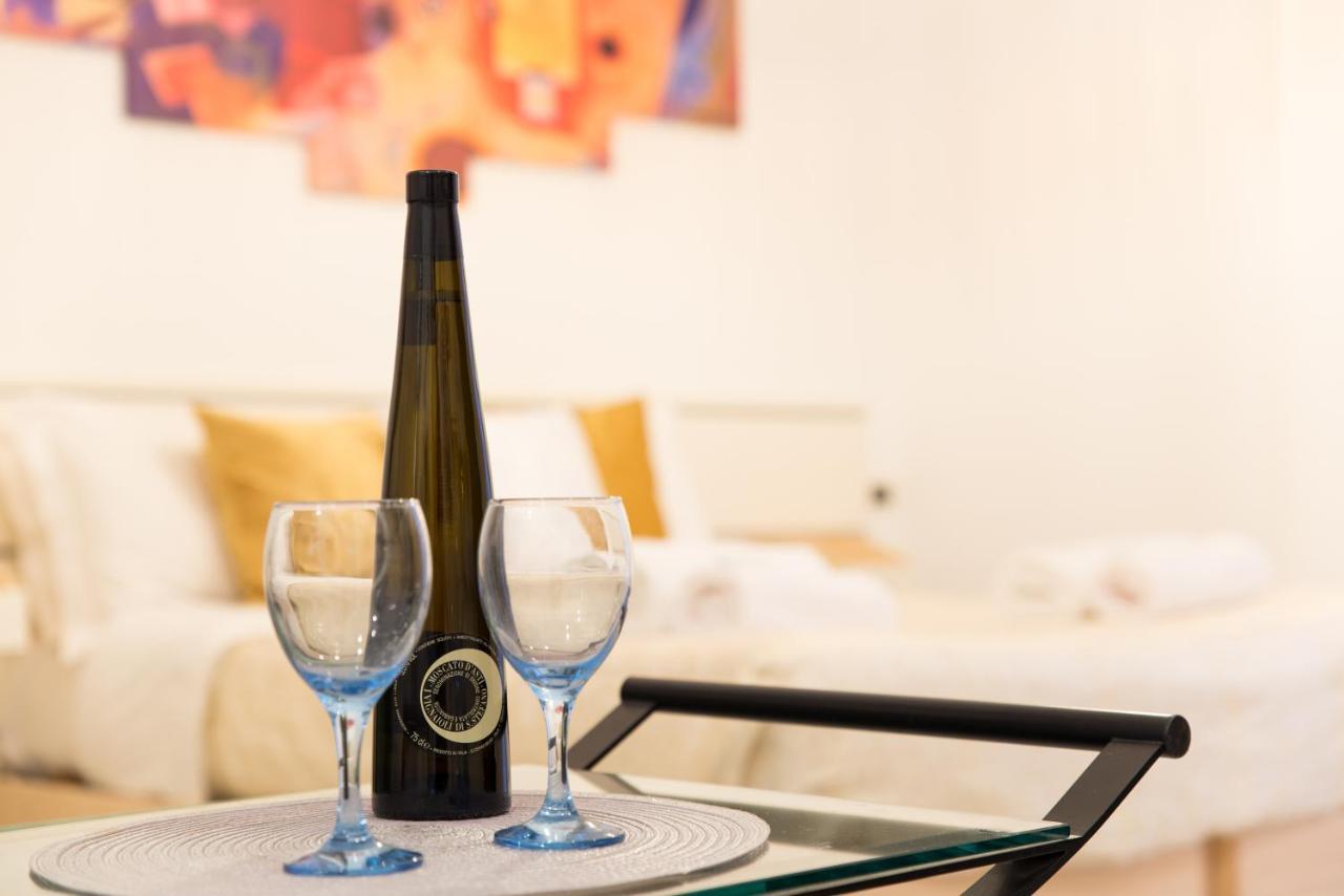 8- Tourist House Bologna - Light House - Self Check-In Apartment Bagian luar foto