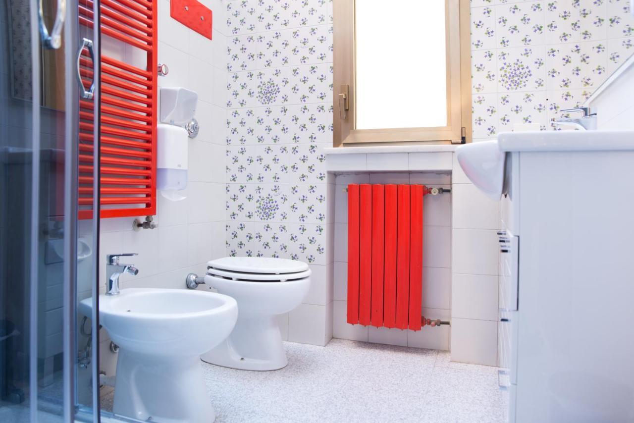 8- Tourist House Bologna - Light House - Self Check-In Apartment Bagian luar foto